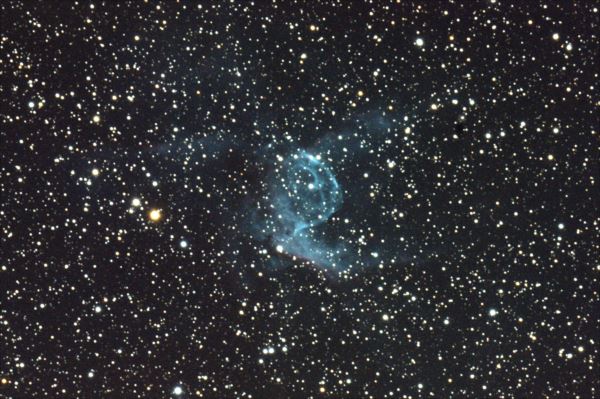 トールのかぶと星雲 NGC2359